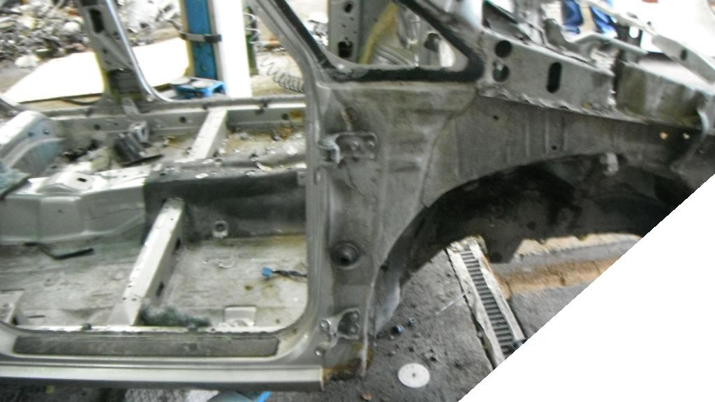 TOYOTA COROLLA VERSO 01-04 ПЕРЕДНЯЯ ПРАВАЯ СТОЙКА