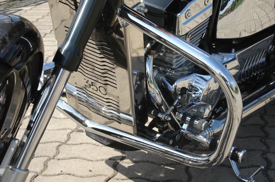 РЕШЕТКА РАДИАТОРА JUNAK M 16