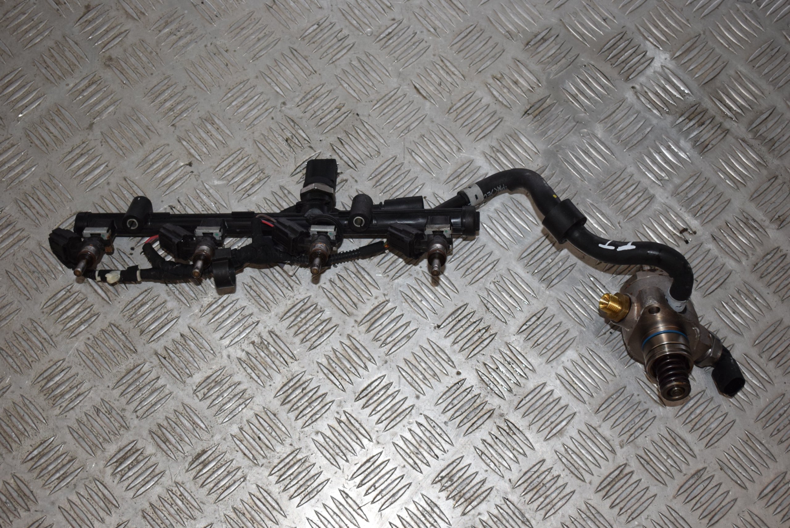trysky pumpa AUDI TT 8S 8S0 06L971627A