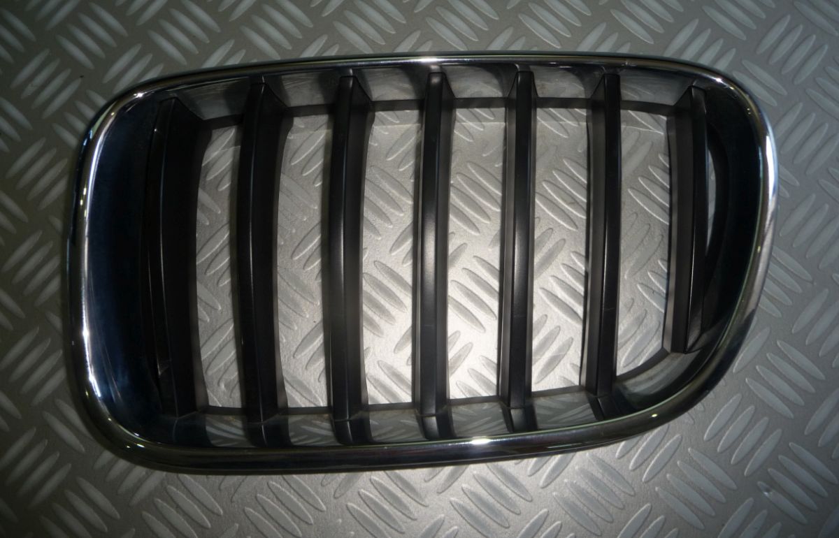 BMW X3 F25 Atrapa Grill nerka lewa czarna 7210725