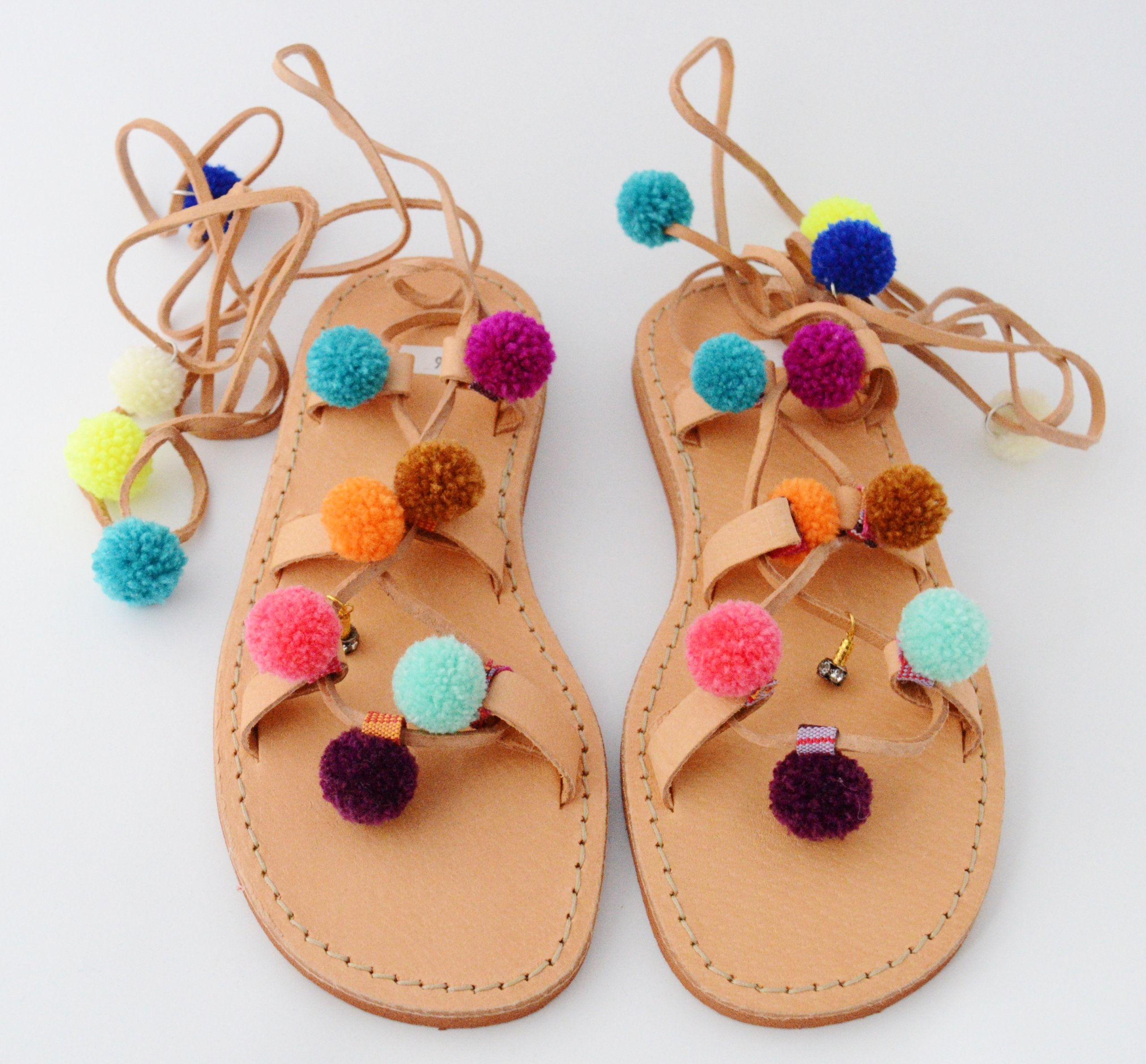 07 Sandały Rzymianki Pompony Skórzane Pompon 43