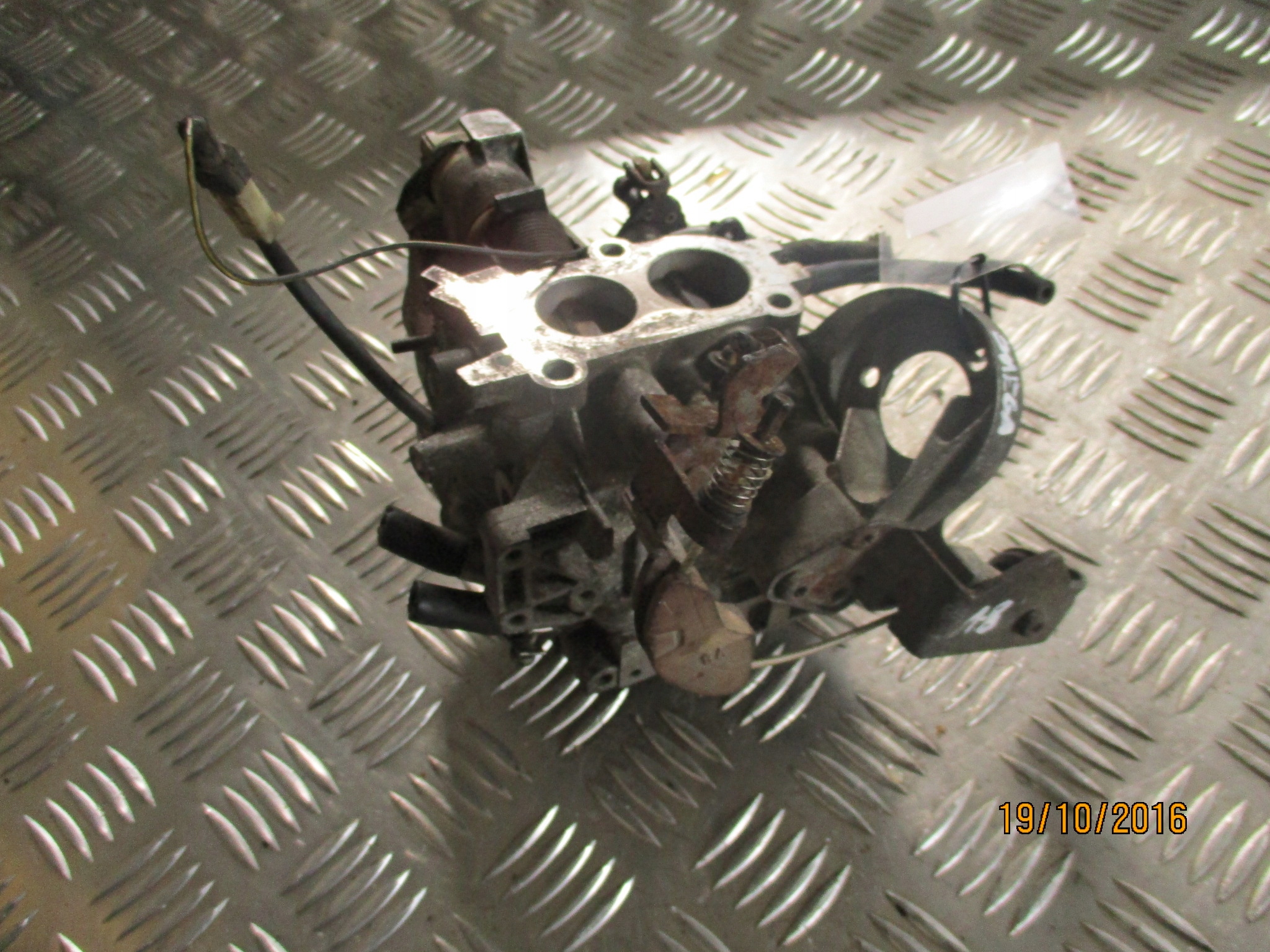 Opel Kadett Vectra 1 8 gaznik 90107448 PIERBURG Car type Passenger cars