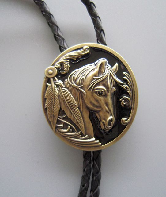 Kůň hnědý kobyla bolo kravata country western pletenina přírodní kůže