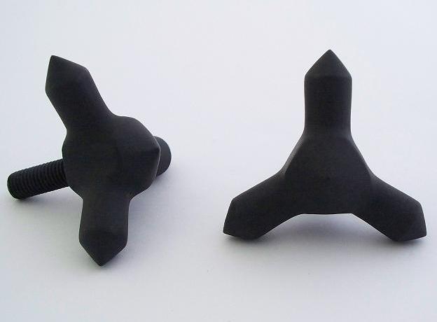 СТАЛЬНОЙ ВИНТ ШИПЫ КЛЫКИ НА ПРОБКА БАКУ ЧЕРНЫЙ МАТ