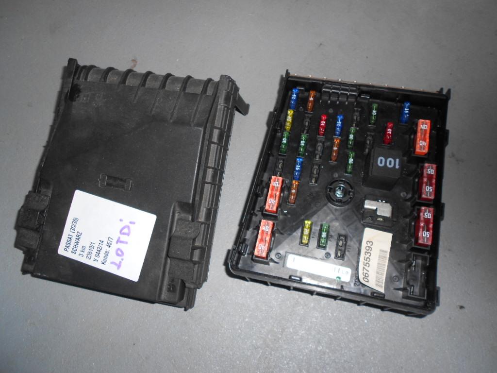 AUDI A3 Q3 tt блок запобіжників