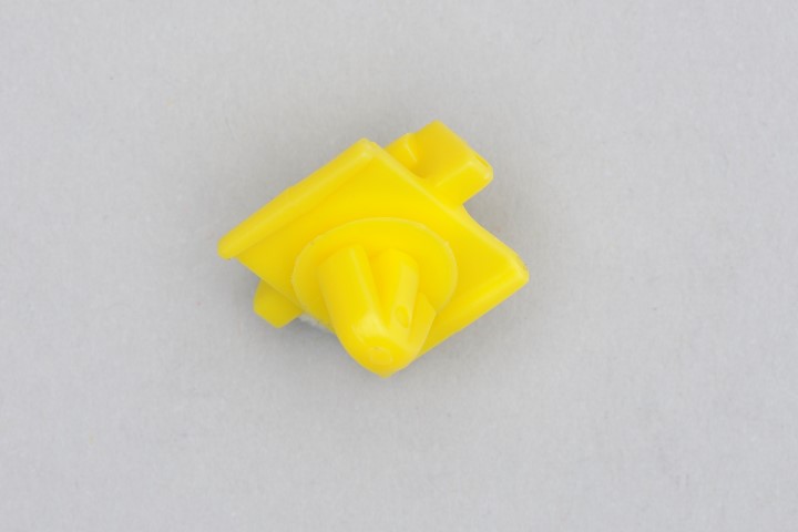 SPINKA LISTWY BOCZNEJ DRZWI MERCEDES W201 x10 Producent części Trustom