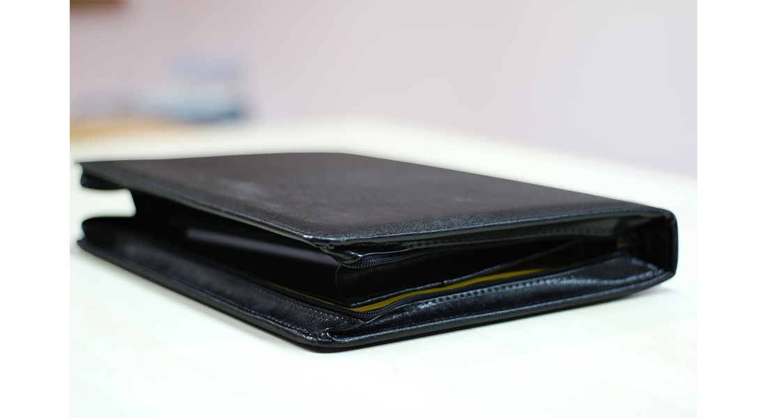 BIWUAR MULTI ORGANIZER AKTÓWKA A4 TECZKA SKÓRZANA - AK-03 Cechy dodatkowe miejsce na długopis