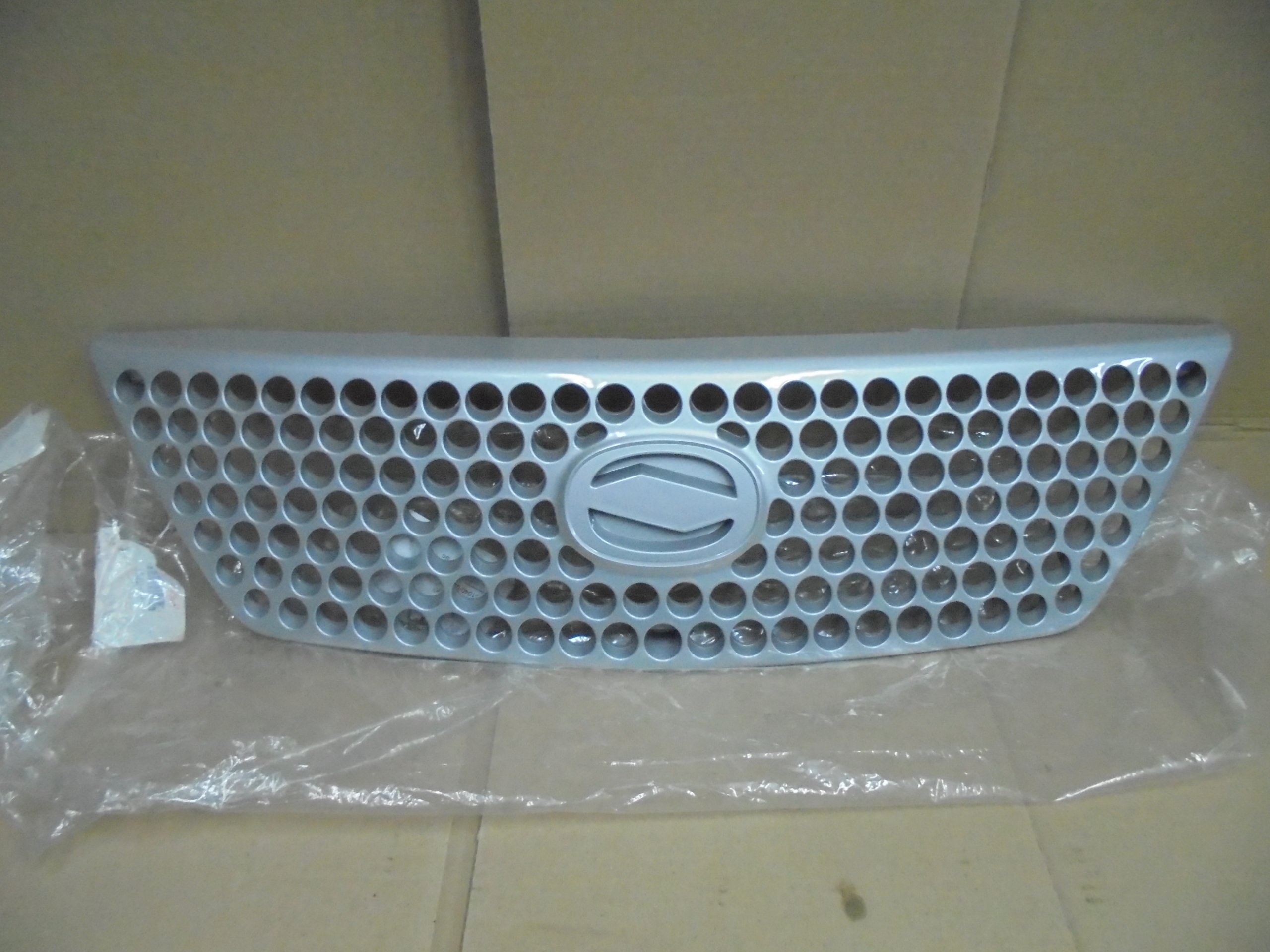 suzuki oe 71741-84M0 решетка радиатора