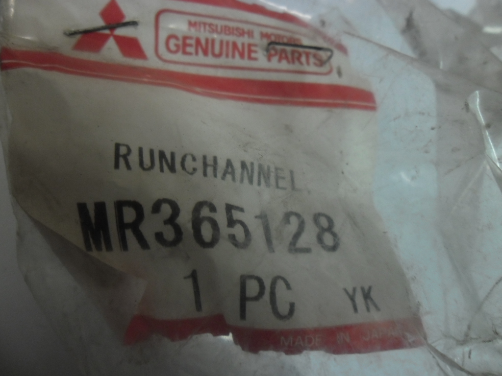 Mitsubishi Montero Sport USZCZELKA DRZWI NOWA ORG Car type Passenger cars