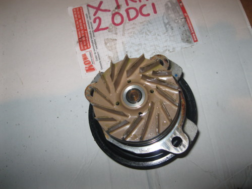 water pump Nissan Xtrail X-trail 2.0DCI