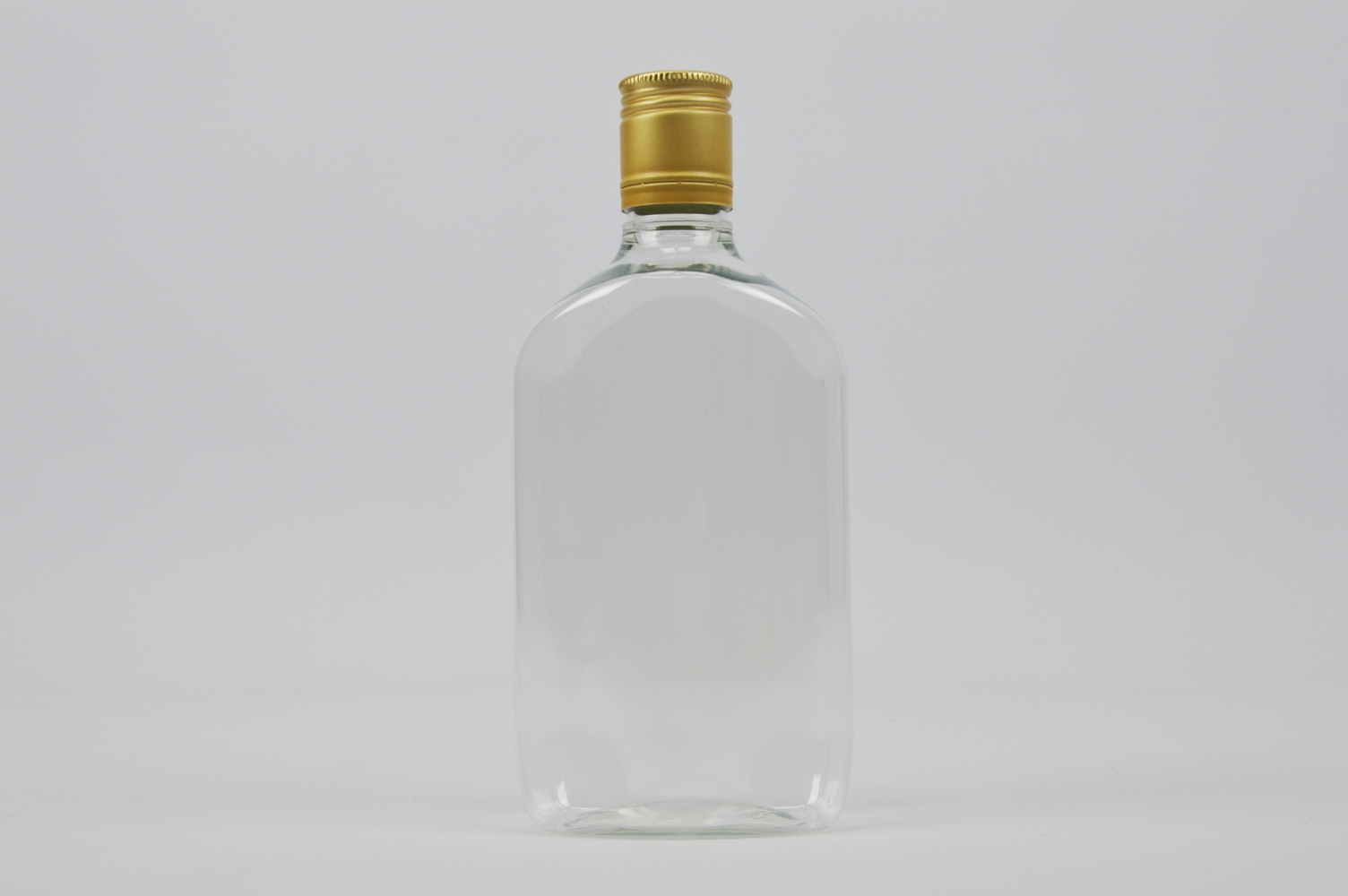 Поде л. Пластиковая бутылка фляжка. Фляжка пластиковая плоская. Плоская пластиковая бутылка. Пластиковая плоская фляжка 0,5.