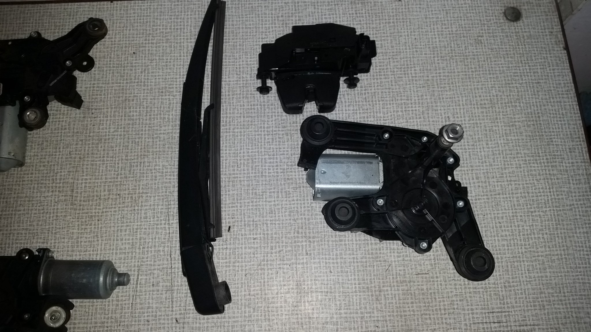 SILNICZEK WYCIERACZKI TYLNEJ CITROEN C4 II 10-