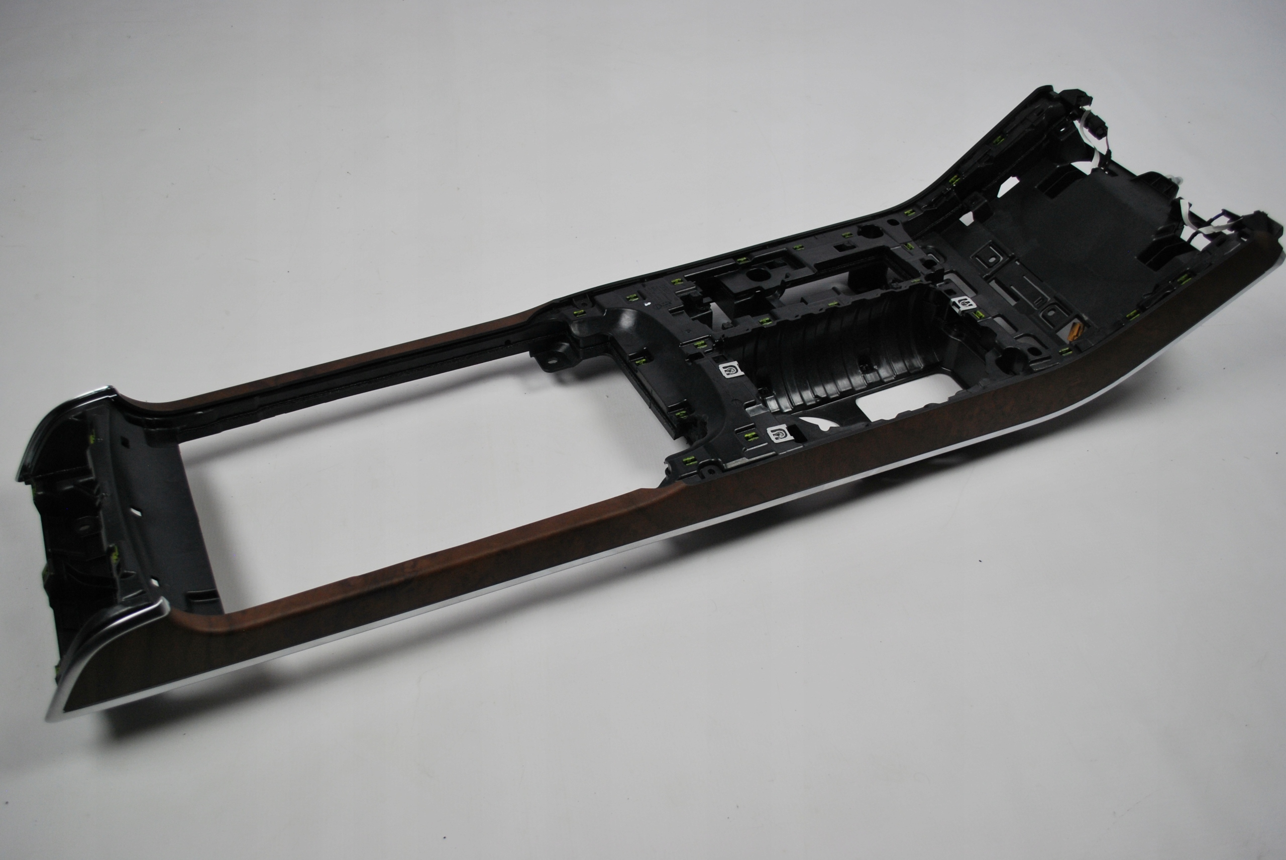 Панель приборов srodkowa Audi A8 D5n1864348