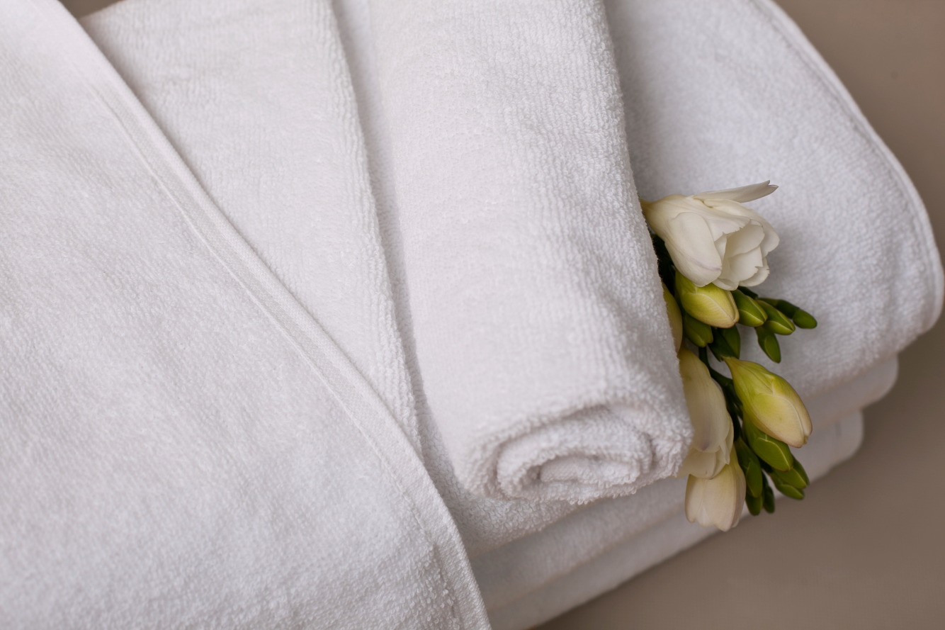 PROFESJONALNY RĘCZNIK HOTELOWY 70x140 HOTEL 550G Kolor biały