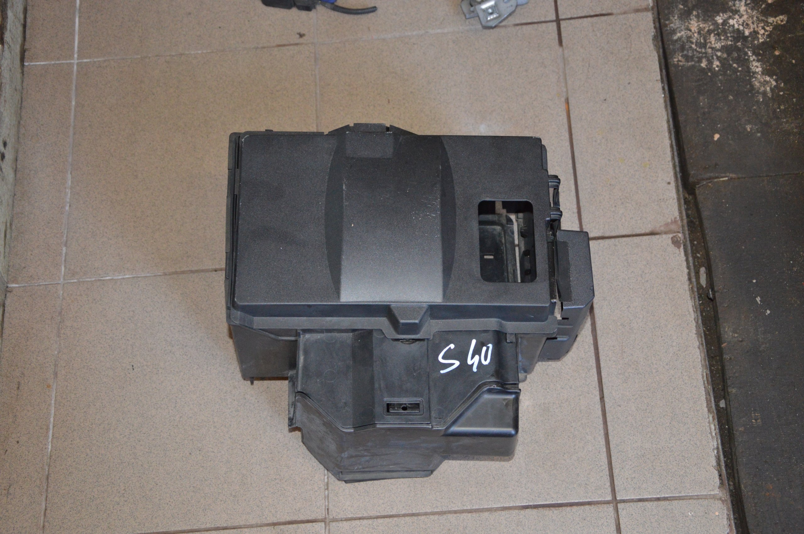 Obudowa akumulatora Volvo s40 v50 1,8 04-08