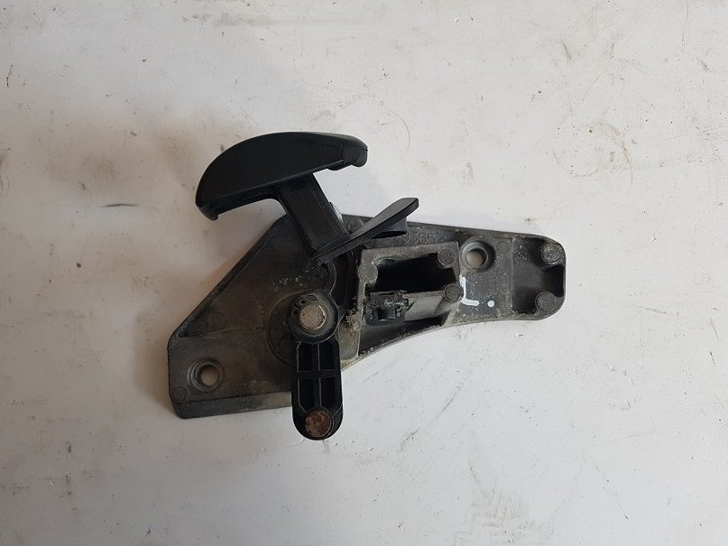 ВНУТРІШНЯ РУЧКА ЛІВОЇ ДВЕРІ DAF 105 XF