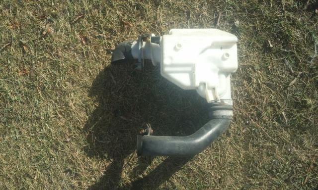 Mazda 323 model BA 1994-1998 rezonator powietrza