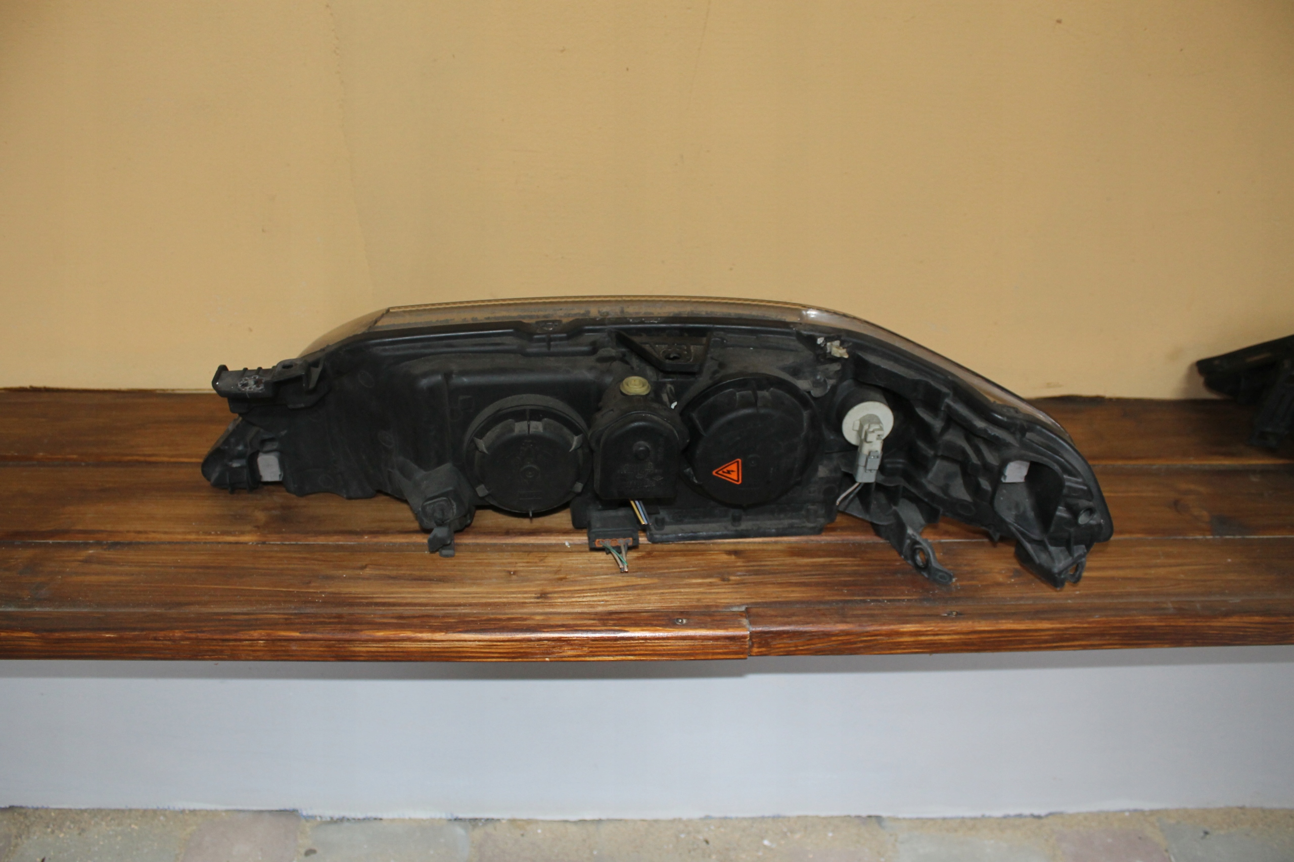 renault LAGUNA II фара правая ксенон