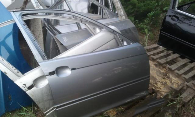 BMW E46 E-46 przednie prawe drzwi szare