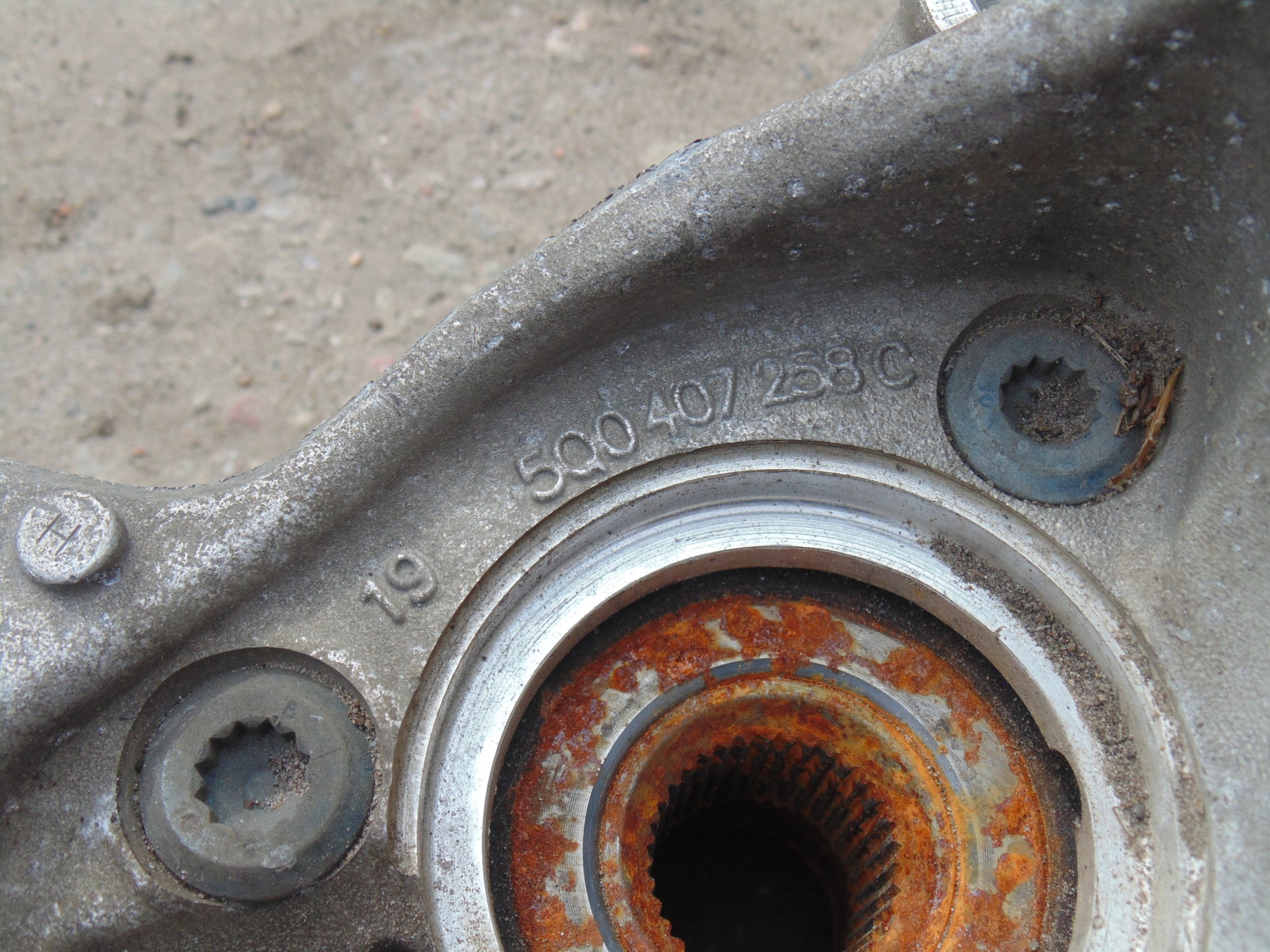 5Q0 407 - Кросовер Audi VW SKODA правий 5q0407258a