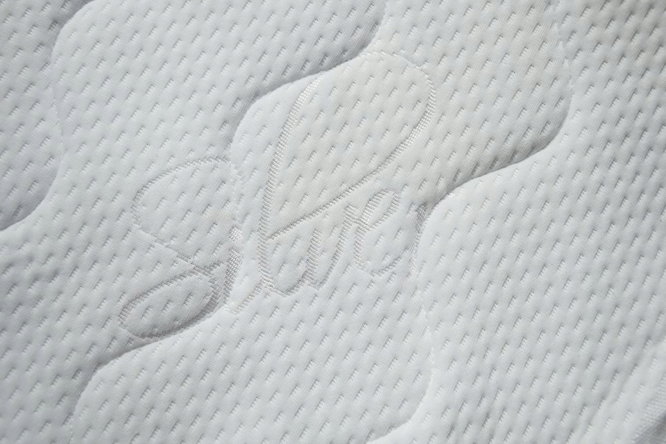 Pokrowiec na materac SILVER CARE pikowany 140/200