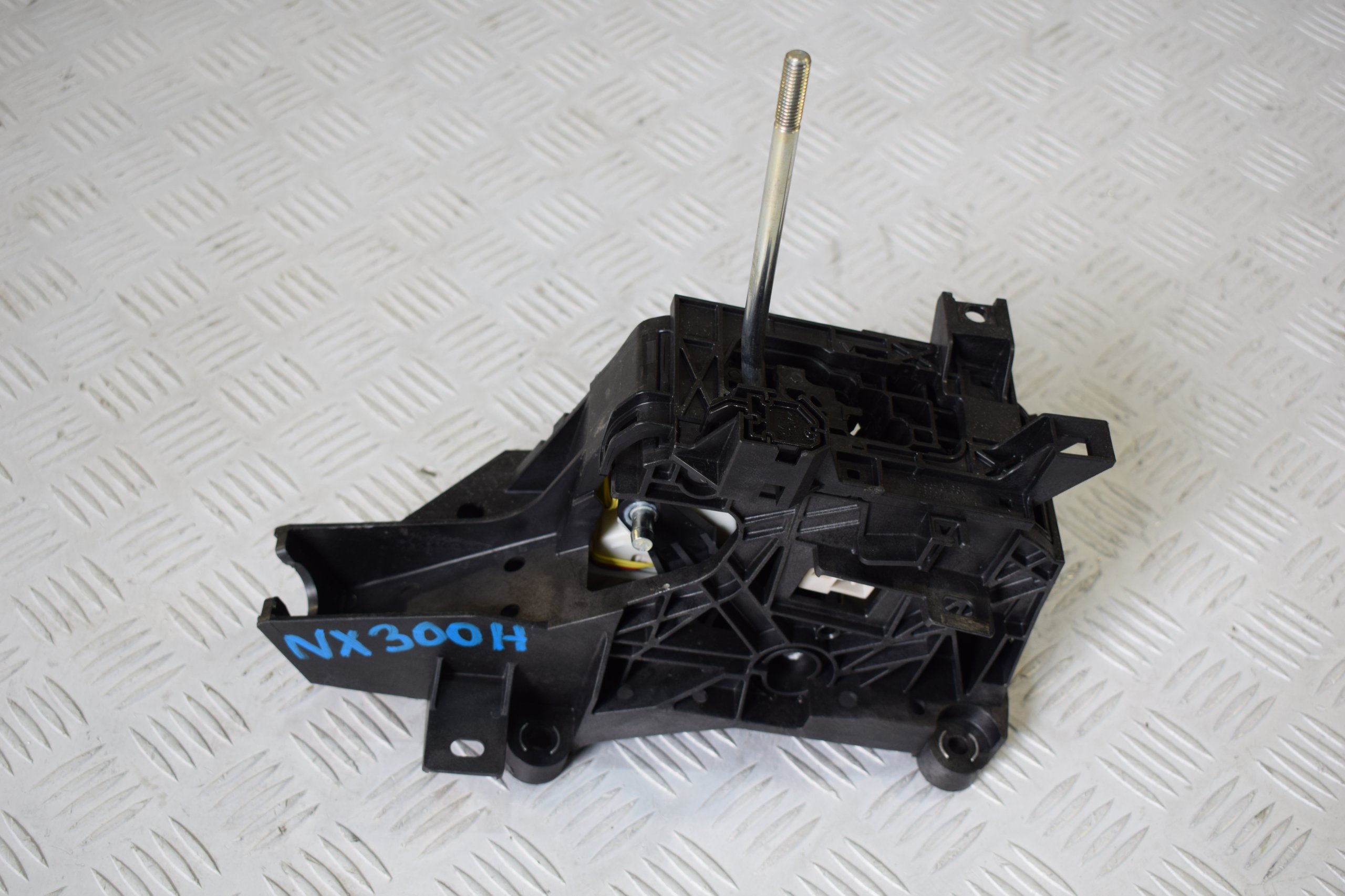 МЕХАНИЗМ ПЕРЕКЛЮЧЕНИЯ BIEGOW LEXUS NX 300