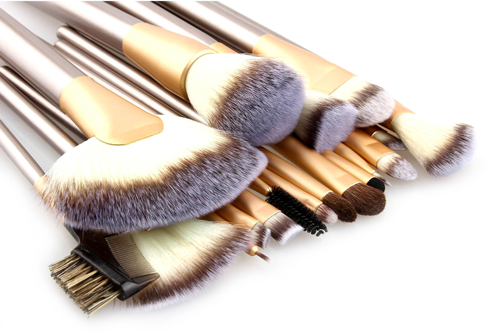 ZESTAW PĘDZLI ETUI 18 DO MAKIJAŻU PROFESJONALNE Marka inna marka