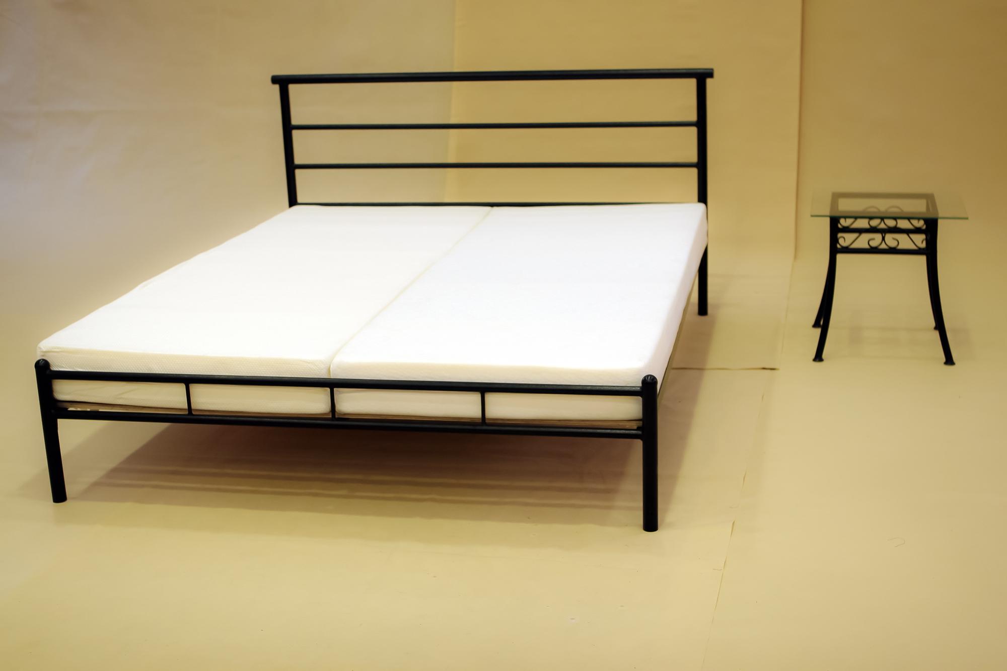 кровати с металлической основой