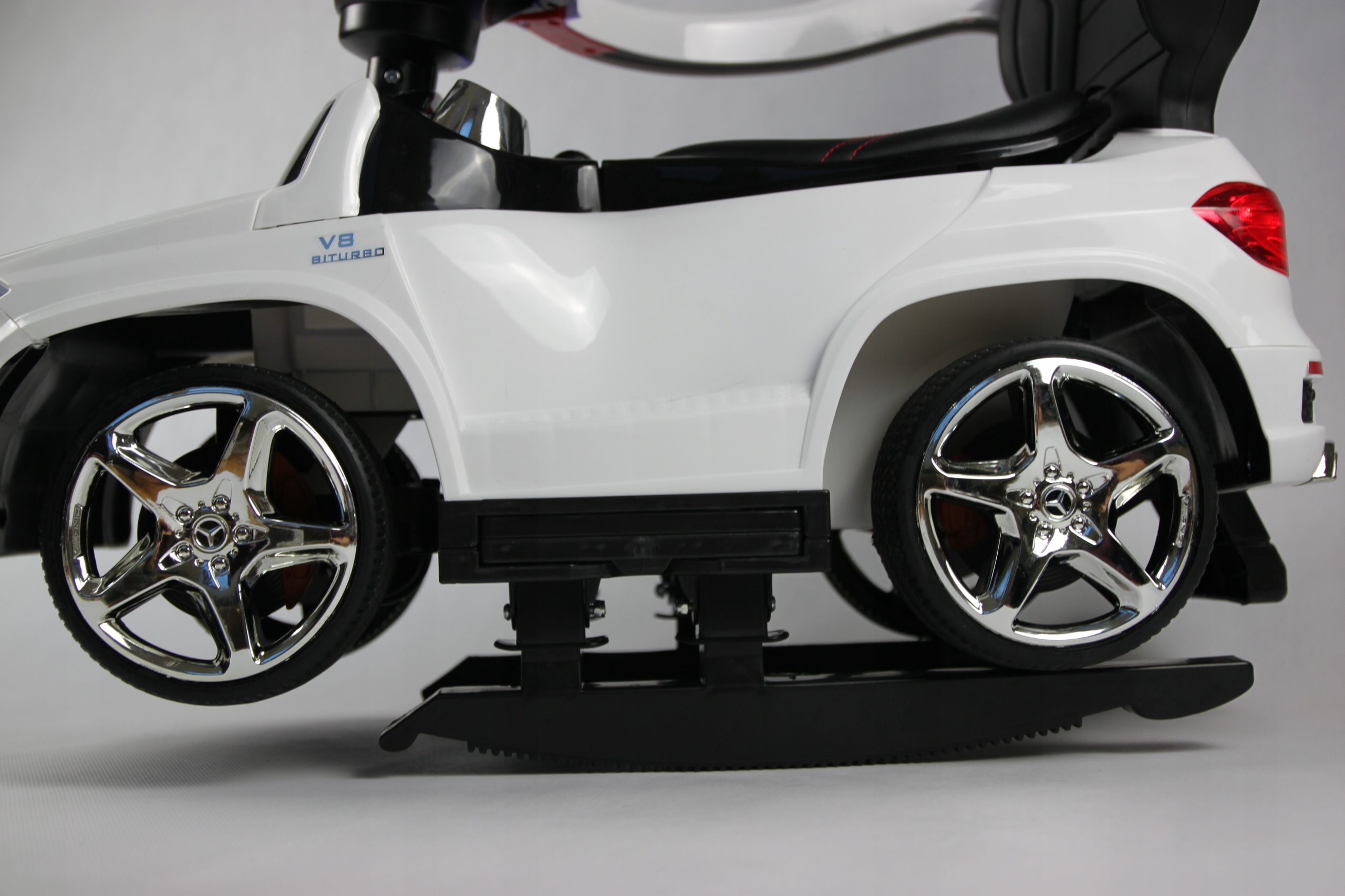 Mercedes GL63 AMG jeździk chodzik pchacz bujak 5w1 Kolor Niebieski