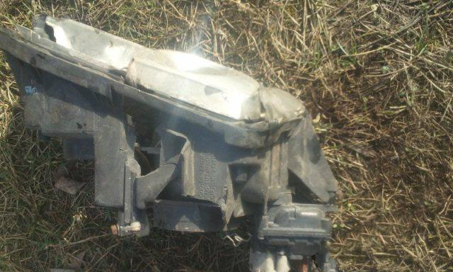 Mazda 323 BA 1994-1998 silniczek reflektora prawy.