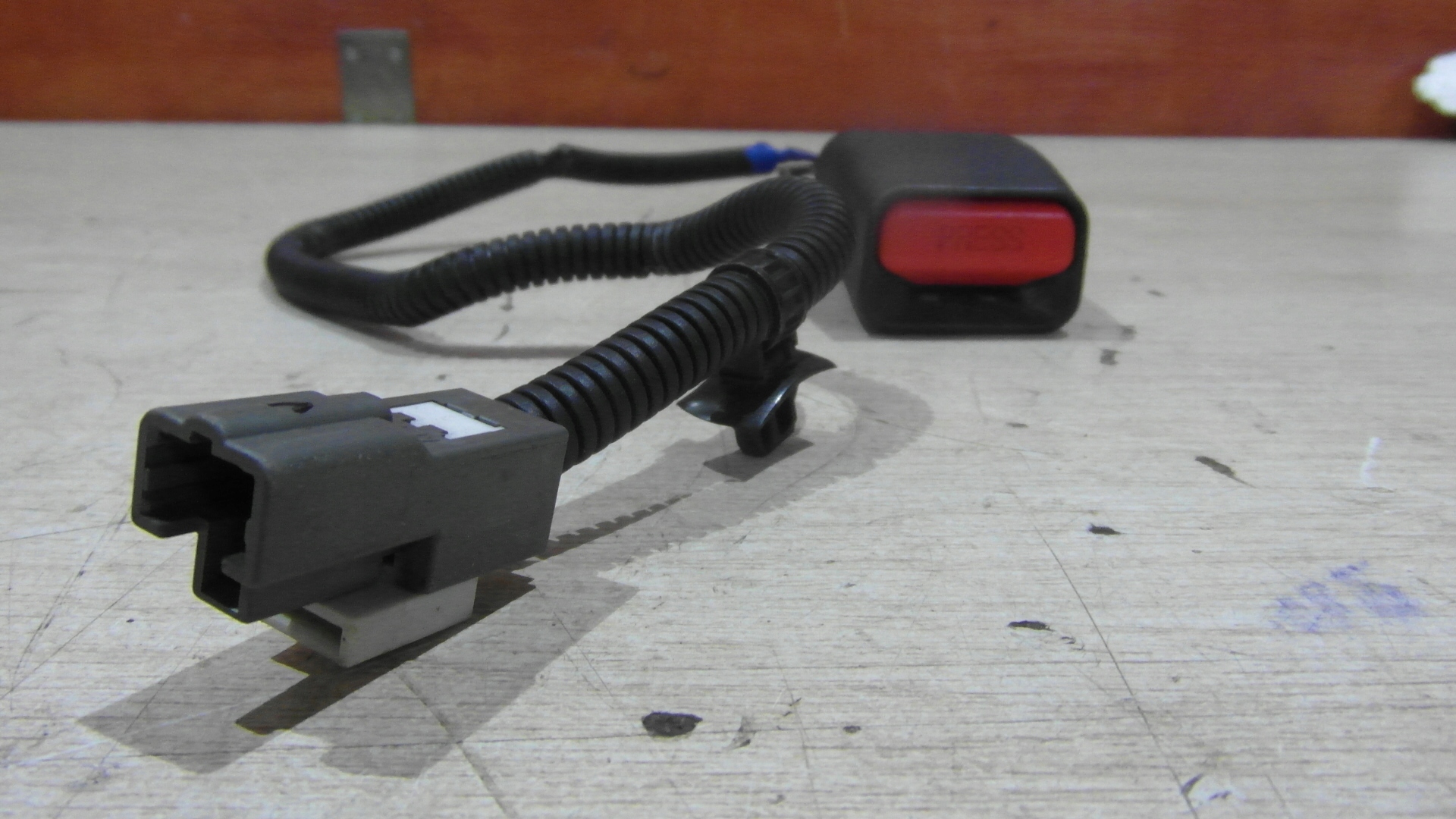 защелка ремень безопасности перед левый kia OPTIMA 15r