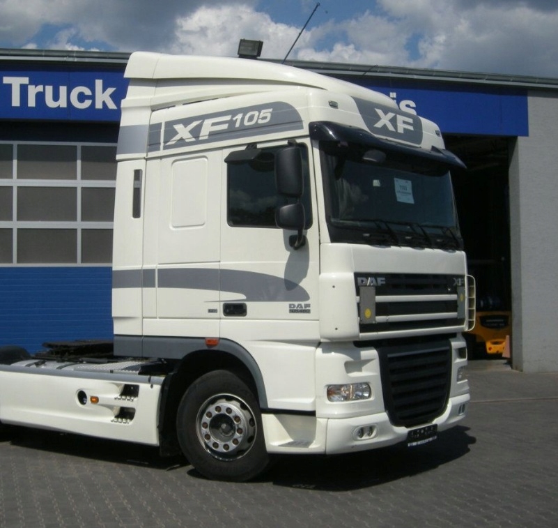 Наклейка даф 105. DAF 105. Даф 95 105. DAF XF 105. DAF 105 XF Hybrid.