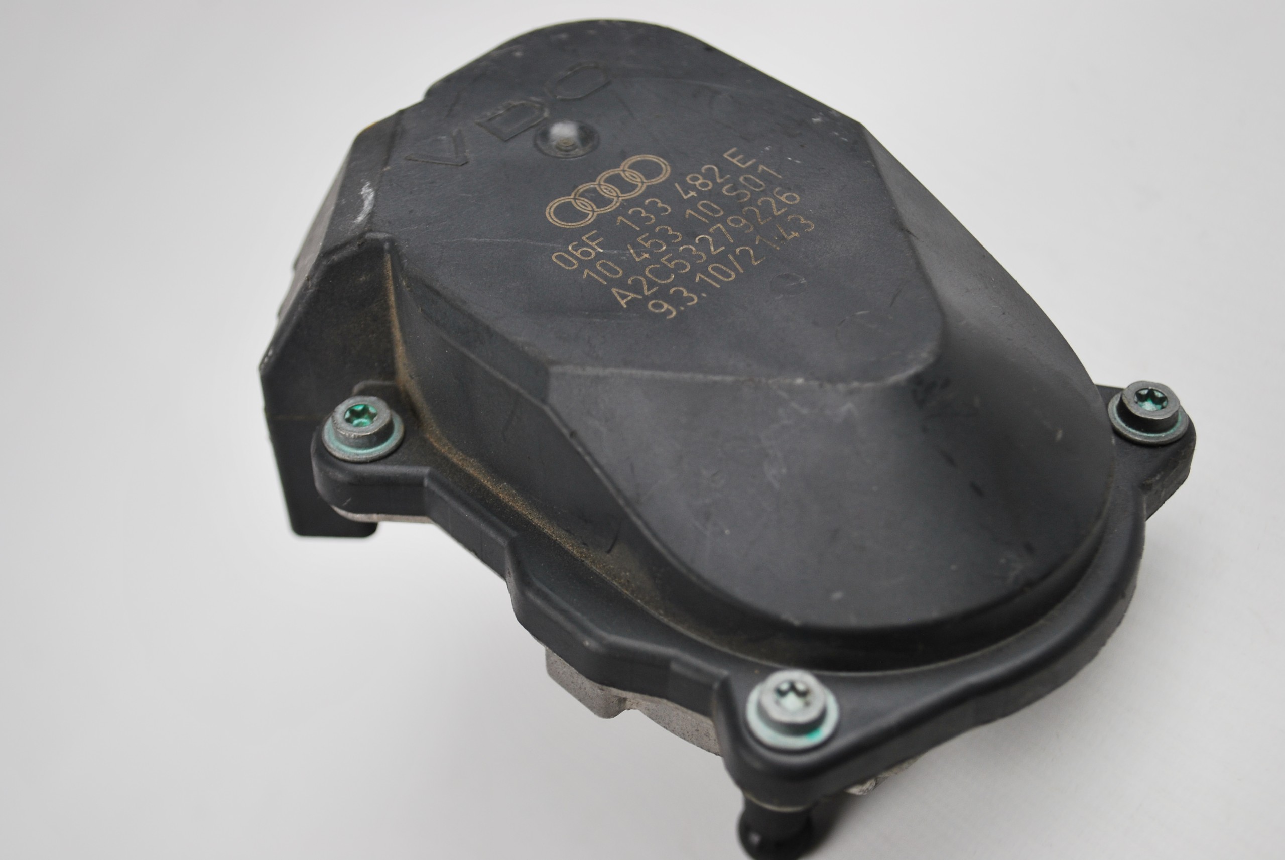 Регулятор впускного коллектора Audi VW 06f133482e