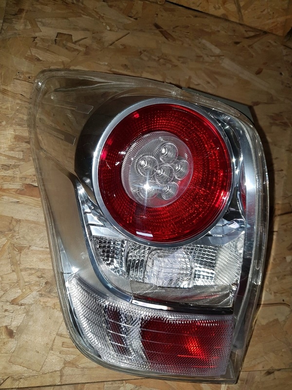 TOYOTA VERSO 2009- фонарь правый