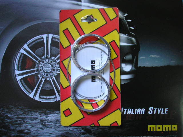 4x ORYGINALNE PIERSCIENIE CENTRUJACE DO FELG MOMO Producent code PCMOMO