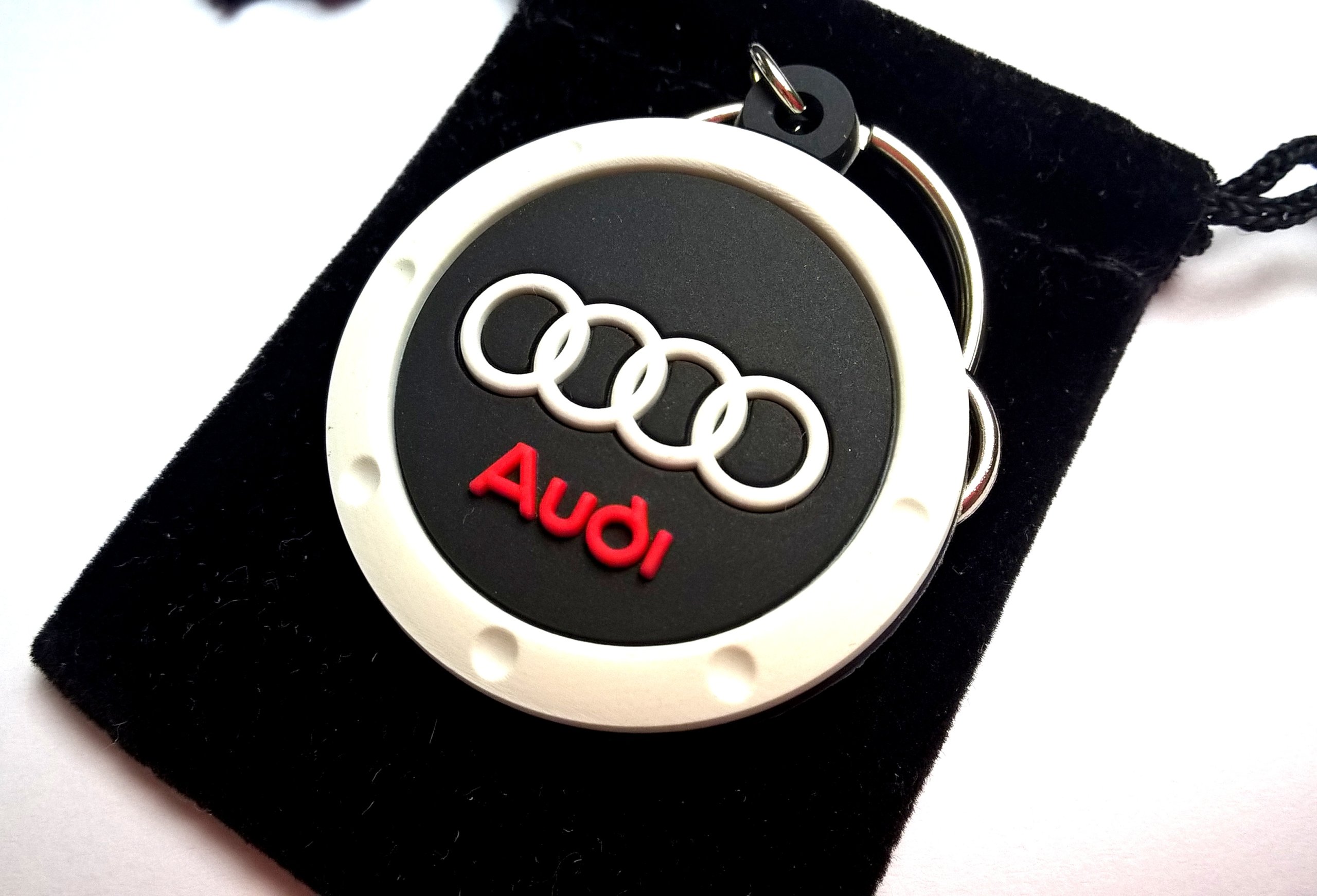 

Brelok do kluczy Audi w etui s line