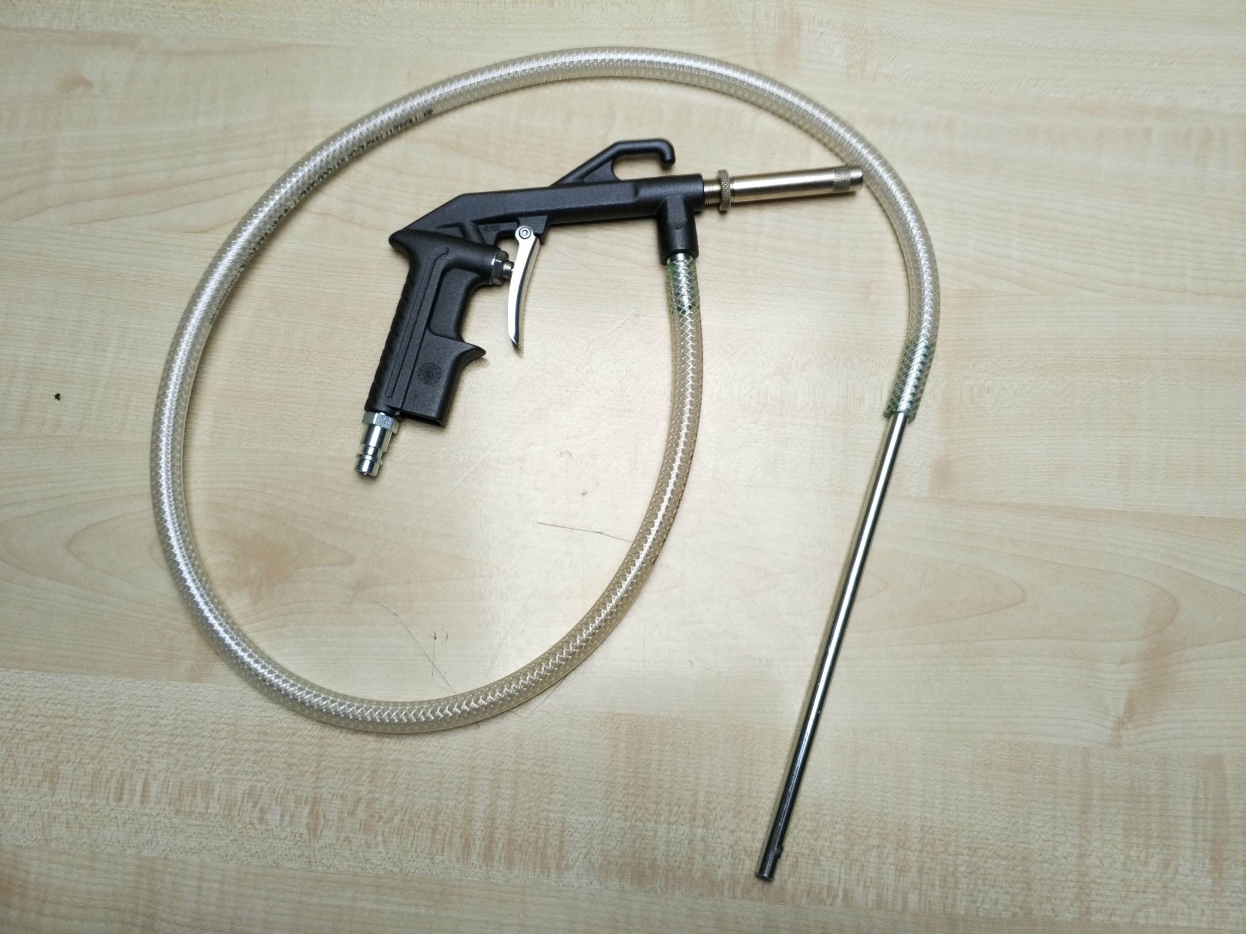 WŁOSKI PISTOLET DO PIASKOWANIA Z PRZEWODEM SSĄCYM Marka Adler