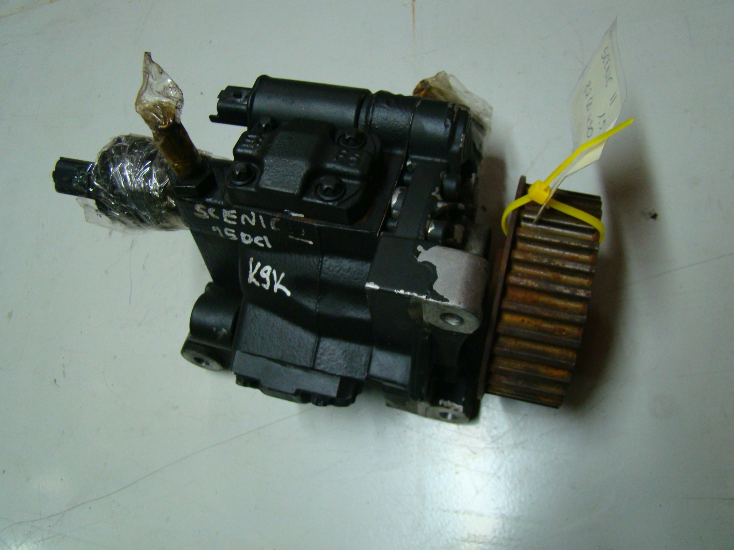 SCENIC II 1.5 DCI Топливный насос (ТНВД) 8200430599