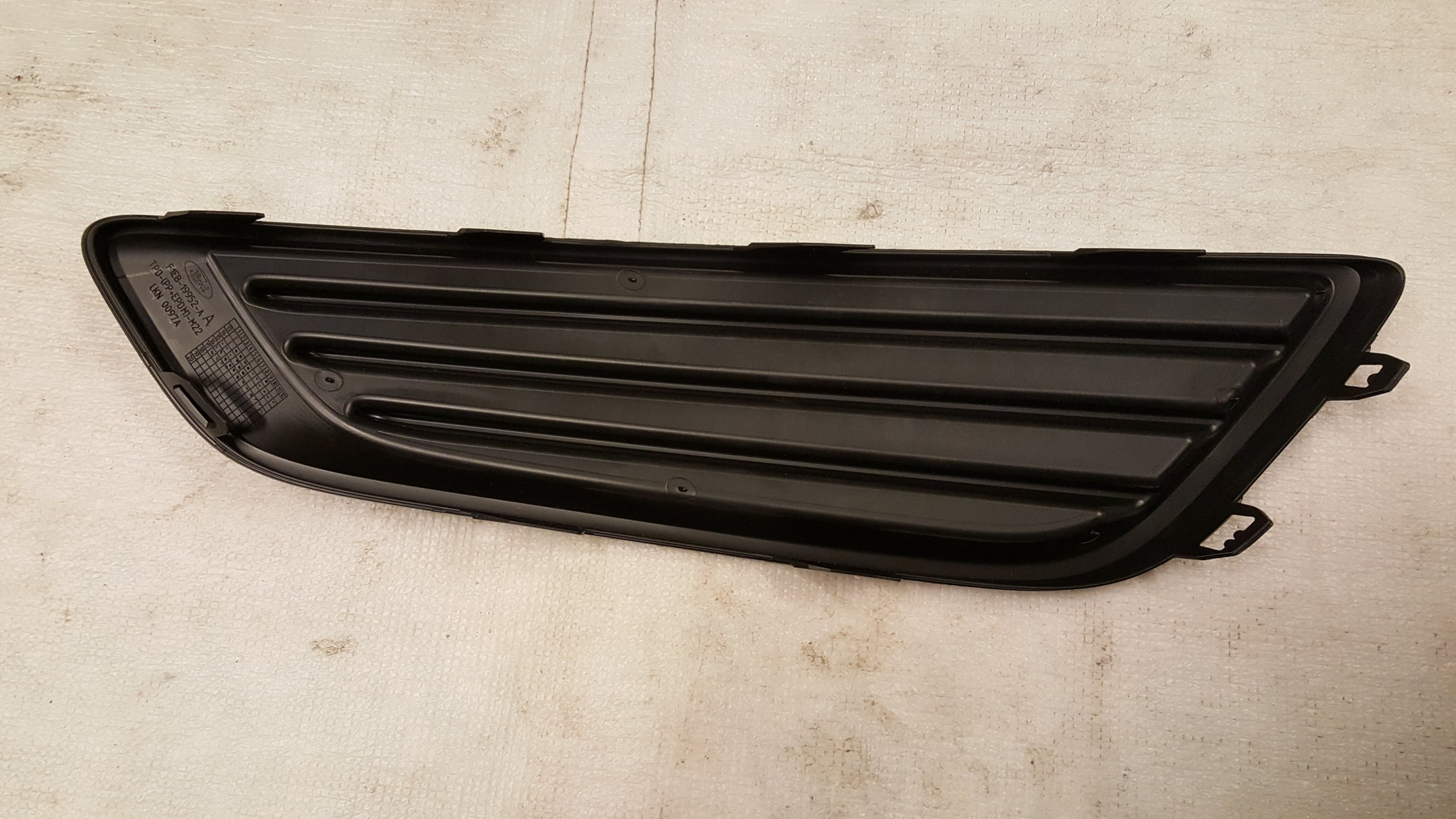 FOCUS MK3 LIFT 2014 2017 ZASLEPKA HALOGENU PRAWA Color black