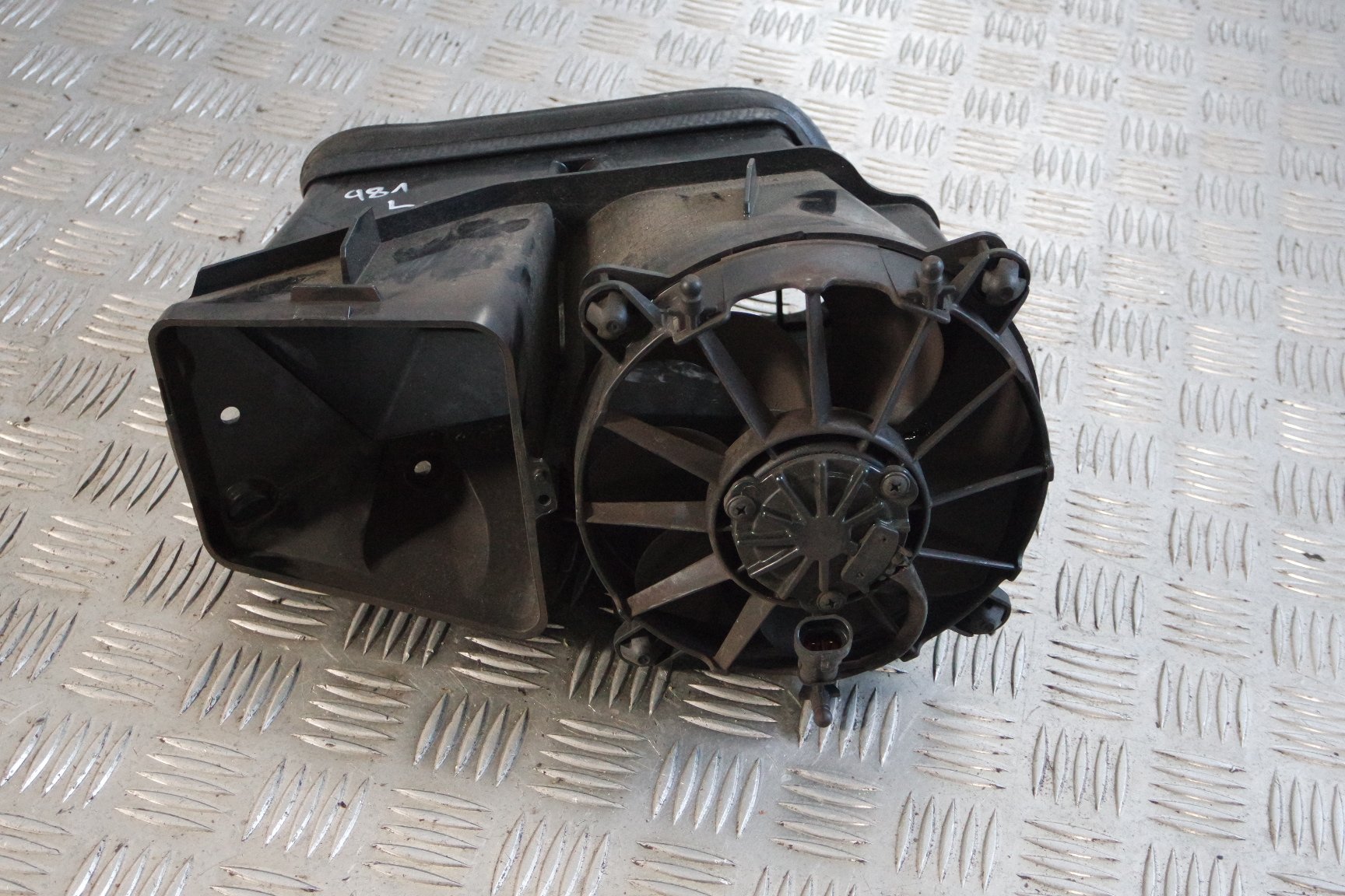 ВЕТРЯНАЯ МЕЛЬНИЦА ЛЕВАЯ PORSCHE CAYMAN GTS 981 98150465704