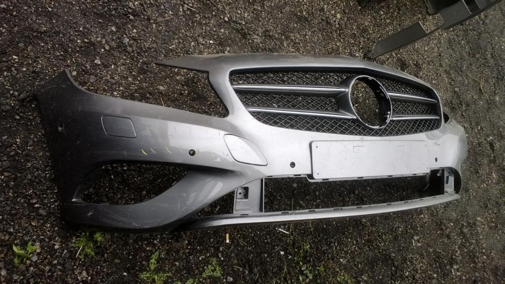 Mercedes A-Klasa W176 A176 2013 przedni zderzak