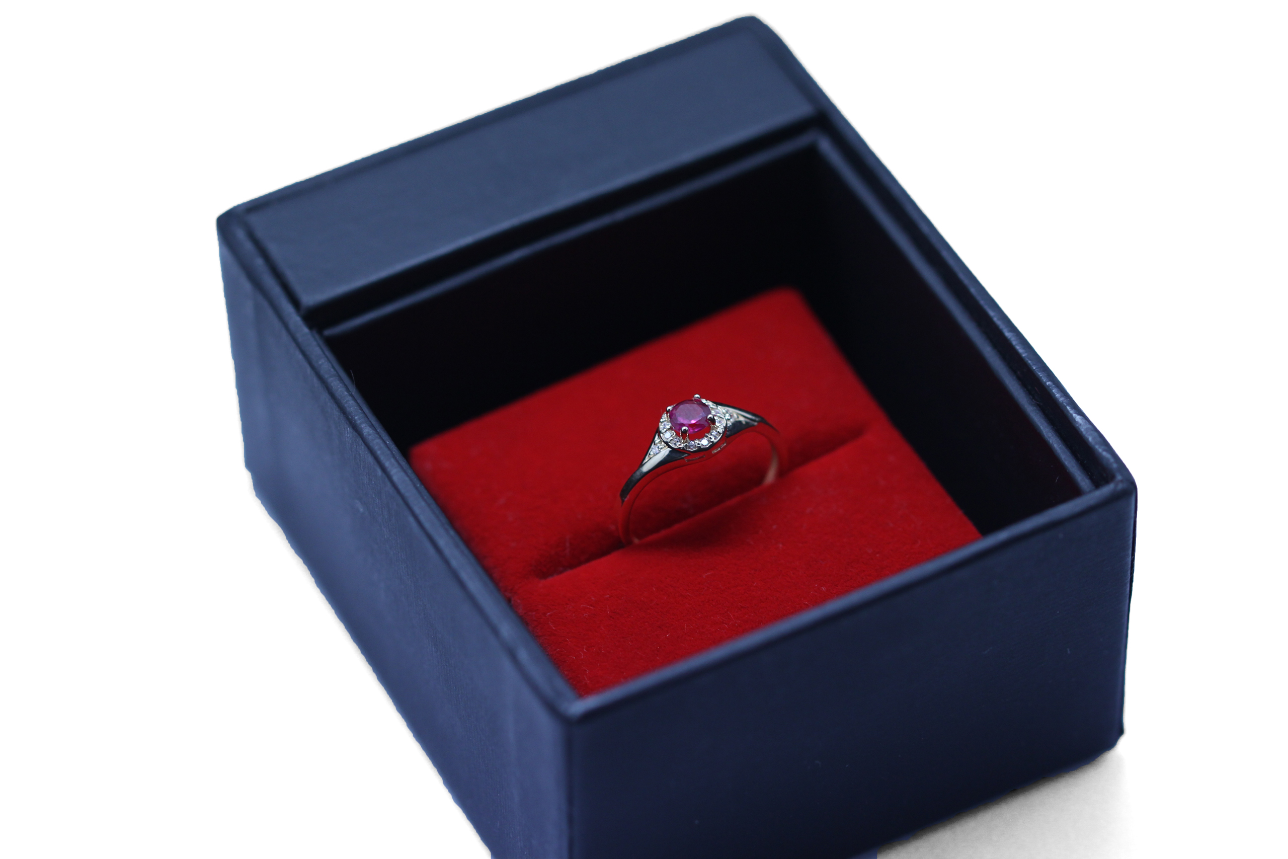 ZŁOTY PIERŚCIONEK ZARĘCZYNOWY 333 8K RUBIN r19 Marka Luna