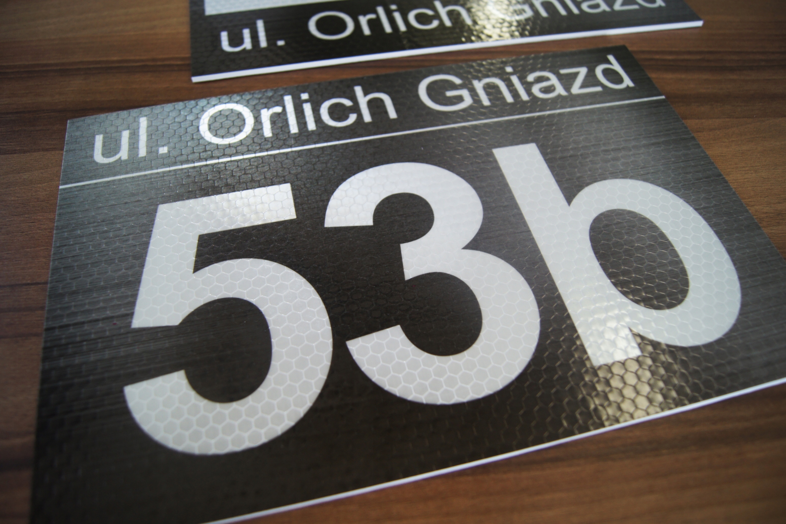 TABLICZKA ODBLASKOWA ADRES PLASTER 20x12,5 HIT! Marka inna