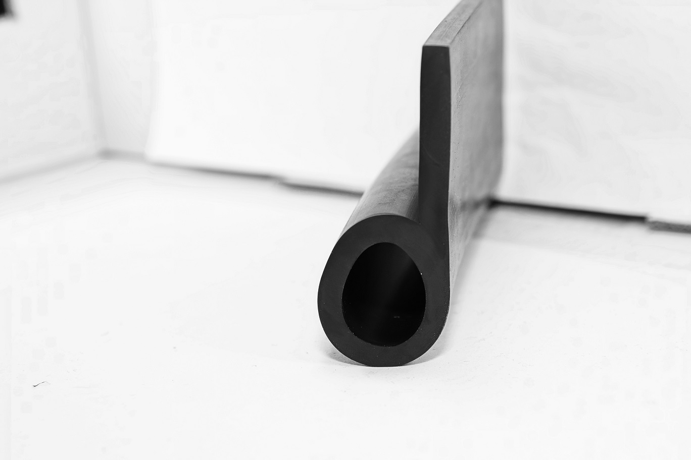 Уплотнитель резиновый тпу-007 епдм. 1033856 профиль резиновый уплотнительный задних ворот 1235x2800. Уплотнитель для кабеля резиновый рл6. Уплотнитель для холодильных камер gw28. Резиновый уплотнитель для пола (порог ryterna).