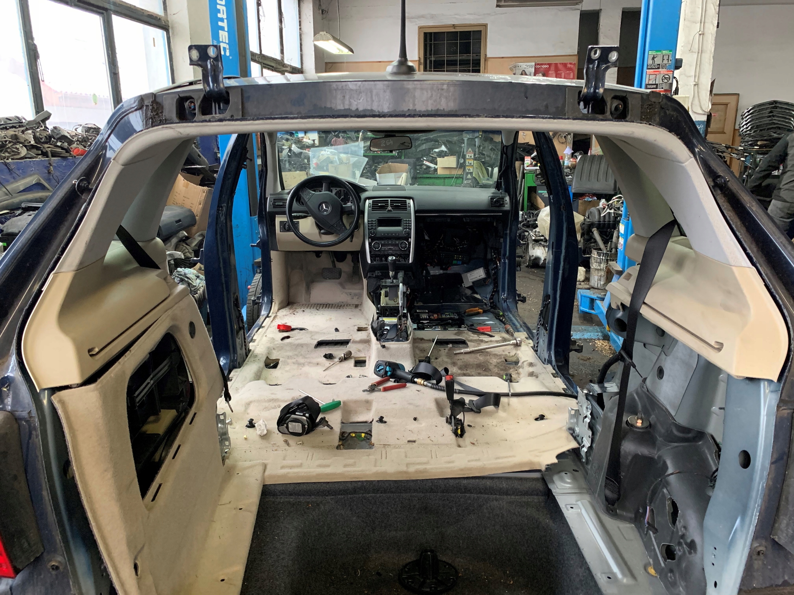 MERCEDES B класс W245 крышка багажника бекон