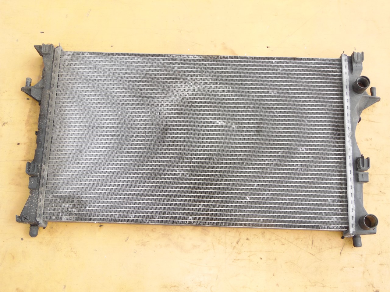 Радиатор рено лагуна 2. Df094 laguna. Ava df2041 радиатор основной. Радиатор рено лагуна 2. Рено 19 радиатор охлаждения.