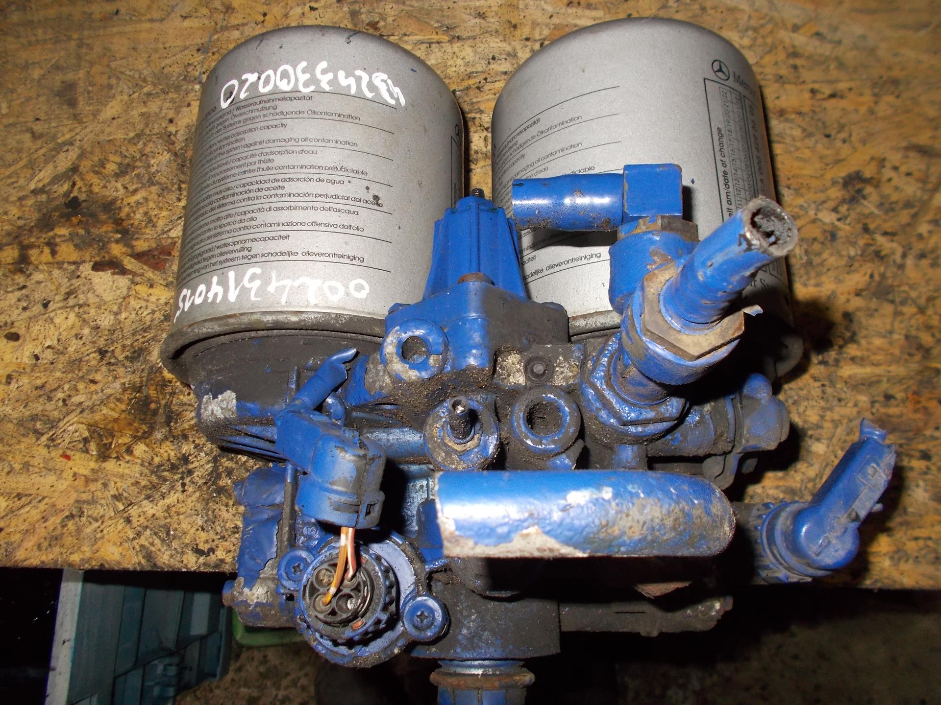 клапан осушителя воздуха. 1699133 обратный клапан осушителя вабко. клапан осушителя воздуха. артикул 2027747 — осушитель воздуха. осушитель daf 105.