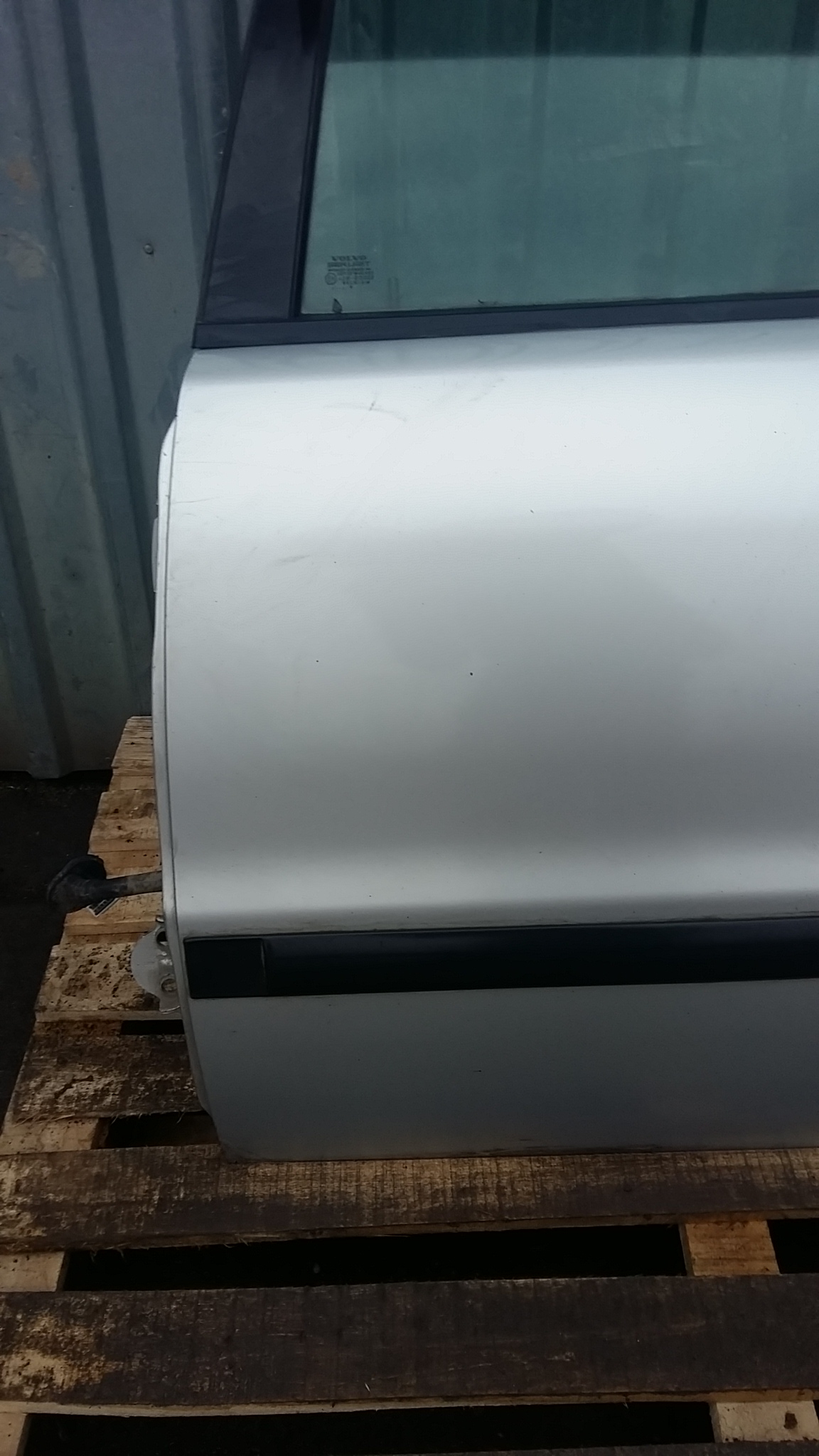 VOLVO V40 DRZWI LEWY TYŁ TYLNE KOMBI GOŁE Strona zabudowy tył - lewa