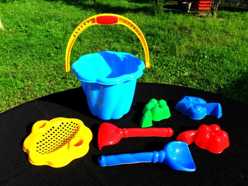 Zestaw WIADERKO 3FOREMKI ŁOPATKA GRABKI SITKO 8461 Marka inna