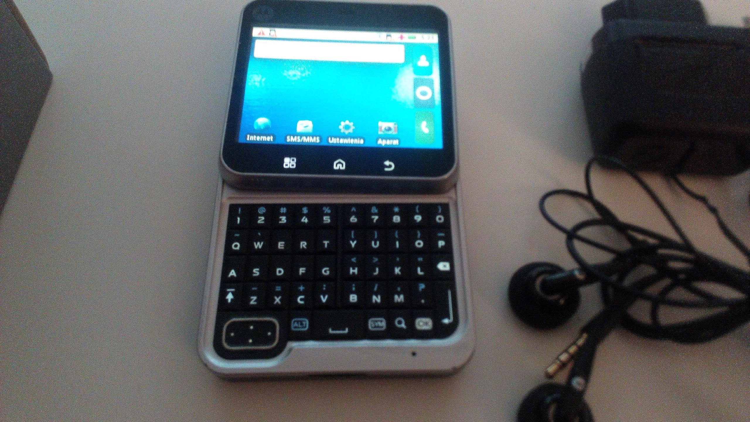 Motorola flipout mb511 обзор